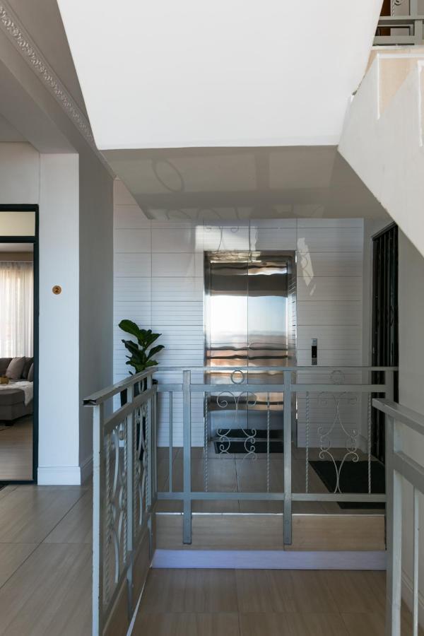 Cambridge - #2 Cool & Spacious Cape Town